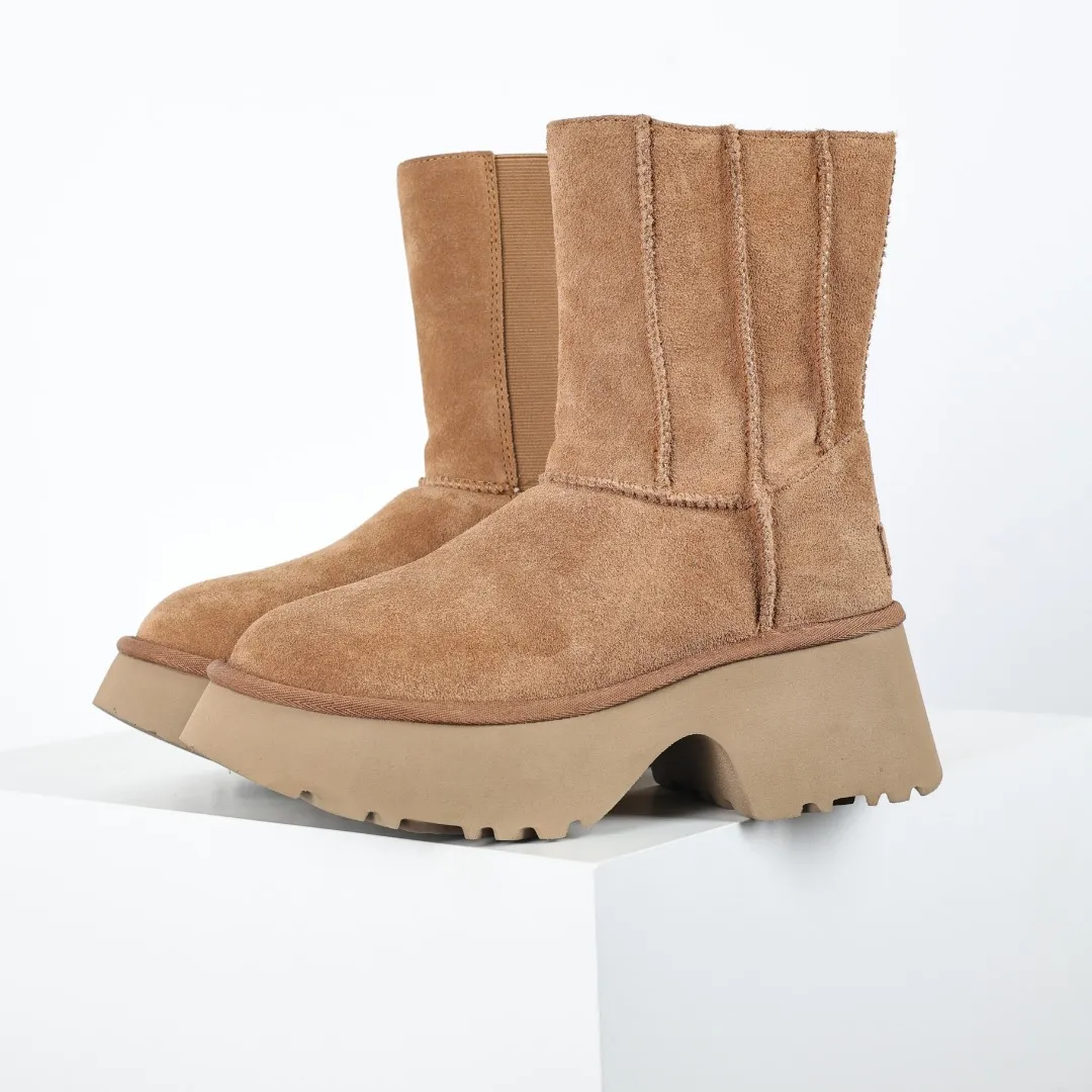 Pick up locally 💰700 Core recommended good price It is a very suitable choice for home furnishings. In the new year, uug launched a series of styles, which are partial to the preferences of young consumers and have also moved to the forefront of fashion trends. Shoe body material: water-repellent coated suede upper, 17 mm UGGPURE™ implantable wool insole, lightweight non-slip and comfortable rubber outsole, with brand LOGO and trademark, with full packaging Size: 35 36 37 38 39 40